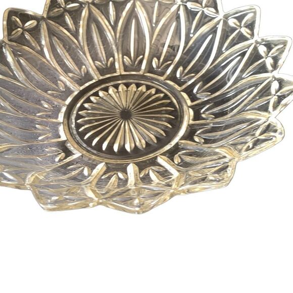 Vintage Federal Large Glass Petal Serving Platter Bowl- Classic Elegance for You - Picture 3 of 11